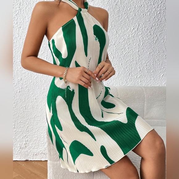 Break Graphic Print Halter Neck Dress - Picture 2 of 6